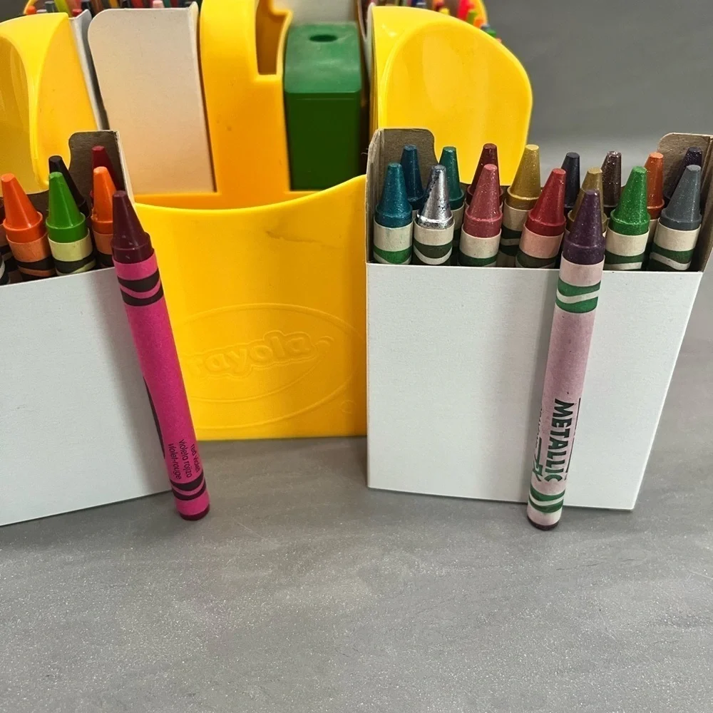 Crayola Ultimate Crayon Collection - 152 Count  NIB
